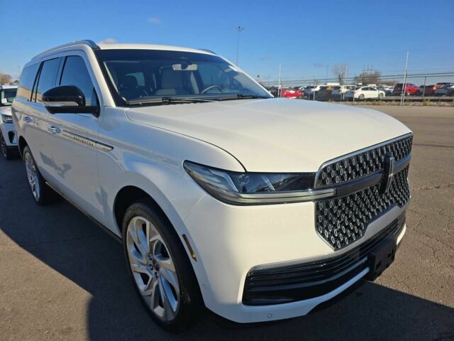 Белый Линкольн Навигатор, объемом двигателя 0 л и пробегом 11 тыс. км за 15000 $, фото 2 на Automoto.ua
