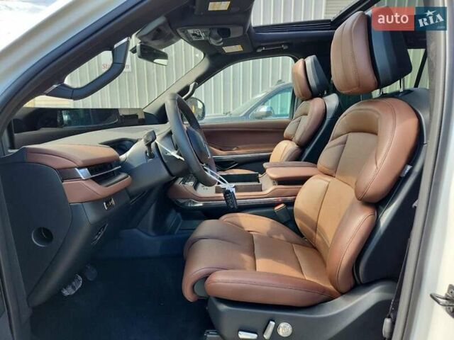 Белый Линкольн Навигатор, объемом двигателя 3.5 л и пробегом 1 тыс. км за 53700 $, фото 5 на Automoto.ua