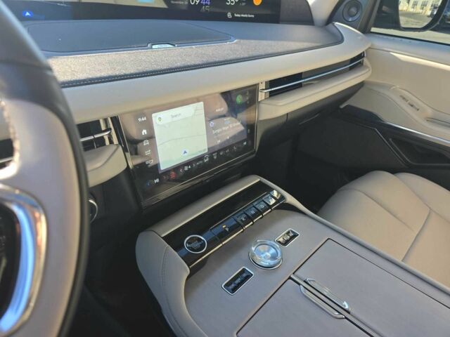 Белый Линкольн Навигатор, объемом двигателя 0 л и пробегом 11 тыс. км за 15000 $, фото 12 на Automoto.ua