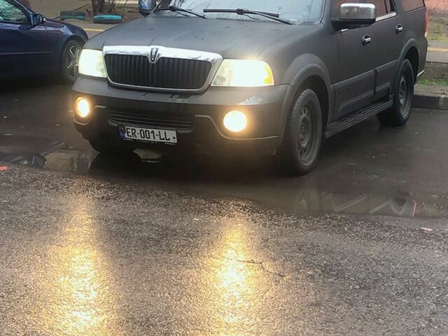 Черный Линкольн Навигатор, объемом двигателя 5.4 л и пробегом 200 тыс. км за 3000 $, фото 3 на Automoto.ua