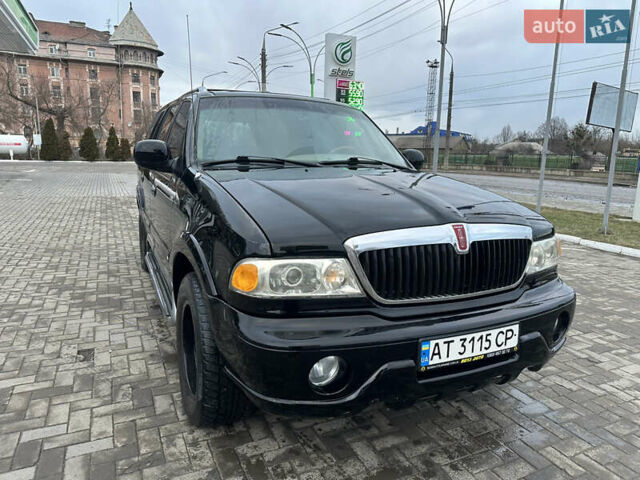 Черный Линкольн Навигатор, объемом двигателя 5.4 л и пробегом 180 тыс. км за 10500 $, фото 9 на Automoto.ua