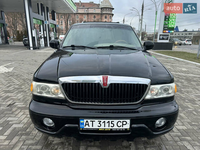 Черный Линкольн Навигатор, объемом двигателя 5.4 л и пробегом 180 тыс. км за 10500 $, фото 10 на Automoto.ua