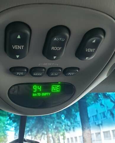 Черный Линкольн Навигатор, объемом двигателя 5.4 л и пробегом 210 тыс. км за 11500 $, фото 28 на Automoto.ua