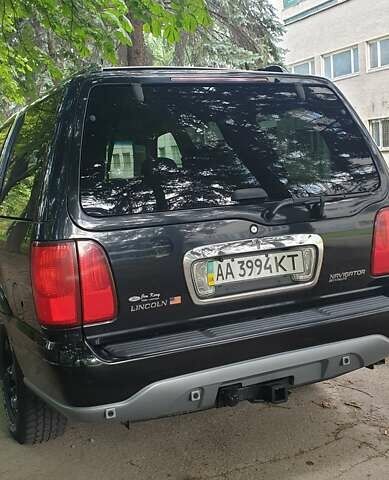 Черный Линкольн Навигатор, объемом двигателя 5.4 л и пробегом 210 тыс. км за 11500 $, фото 2 на Automoto.ua