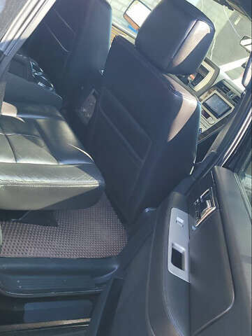 Чорний Лінкольн Navigator, об'ємом двигуна 5.4 л та пробігом 130 тис. км за 17000 $, фото 11 на Automoto.ua