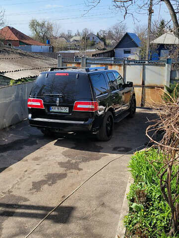 Чорний Лінкольн Navigator, об'ємом двигуна 5.4 л та пробігом 130 тис. км за 17000 $, фото 3 на Automoto.ua