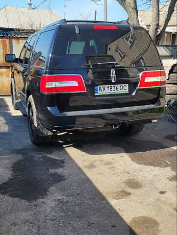 Чорний Лінкольн Navigator, об'ємом двигуна 5.4 л та пробігом 130 тис. км за 17000 $, фото 4 на Automoto.ua