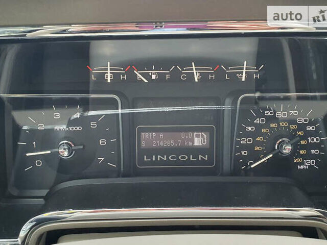Чорний Лінкольн Navigator, об'ємом двигуна 5.4 л та пробігом 214 тис. км за 24000 $, фото 12 на Automoto.ua
