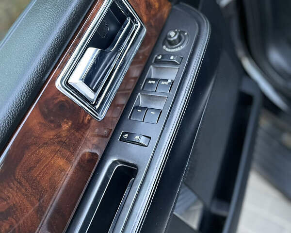 Черный Линкольн Навигатор, объемом двигателя 3.5 л и пробегом 340 тыс. км за 21500 $, фото 4 на Automoto.ua