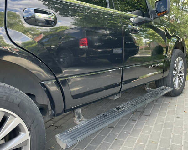 Чорний Лінкольн Navigator, об'ємом двигуна 3.49 л та пробігом 340 тис. км за 19500 $, фото 16 на Automoto.ua