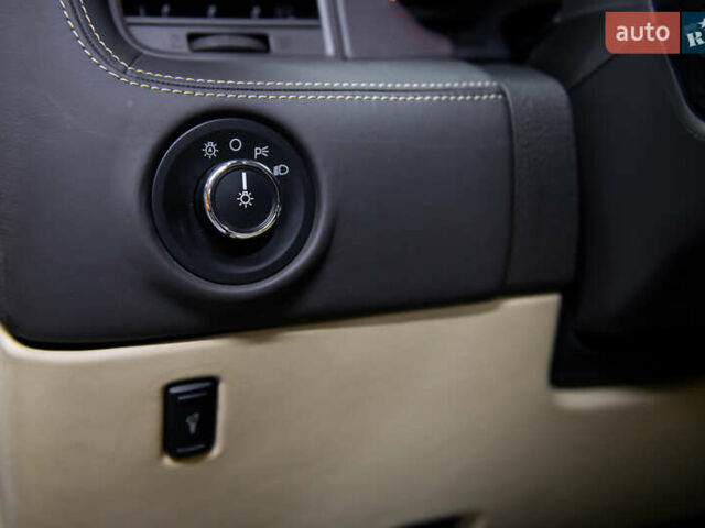 Черный Линкольн Навигатор, объемом двигателя 3.5 л и пробегом 153 тыс. км за 25600 $, фото 90 на Automoto.ua