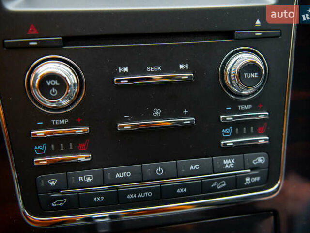 Черный Линкольн Навигатор, объемом двигателя 3.5 л и пробегом 153 тыс. км за 25600 $, фото 51 на Automoto.ua