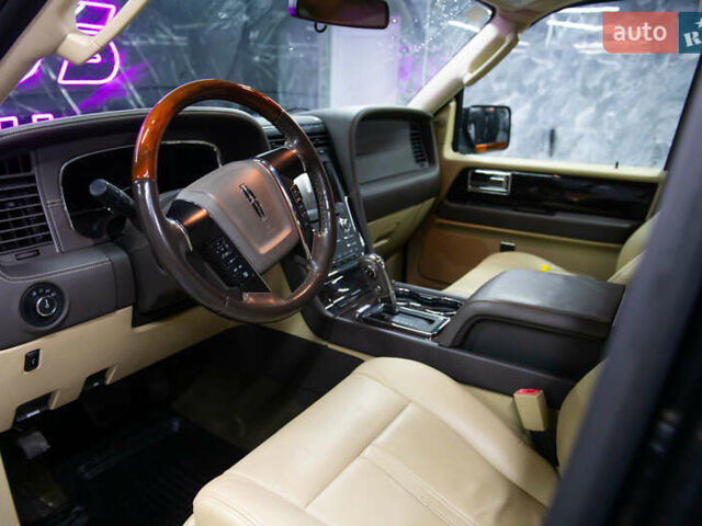 Черный Линкольн Навигатор, объемом двигателя 3.5 л и пробегом 153 тыс. км за 25600 $, фото 85 на Automoto.ua