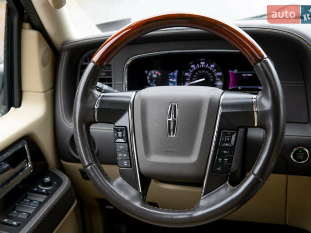 Черный Линкольн Навигатор, объемом двигателя 3.5 л и пробегом 153 тыс. км за 25600 $, фото 37 на Automoto.ua