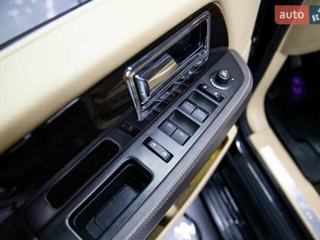 Черный Линкольн Навигатор, объемом двигателя 3.5 л и пробегом 153 тыс. км за 25600 $, фото 89 на Automoto.ua