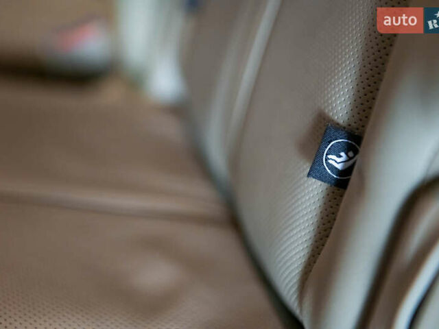 Черный Линкольн Навигатор, объемом двигателя 3.5 л и пробегом 153 тыс. км за 25600 $, фото 18 на Automoto.ua