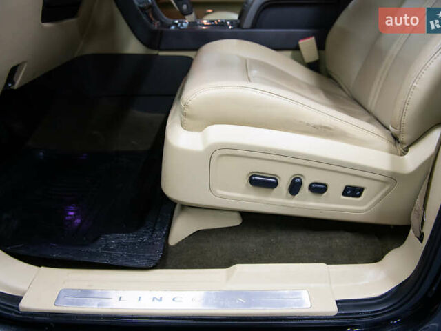 Черный Линкольн Навигатор, объемом двигателя 3.5 л и пробегом 153 тыс. км за 25600 $, фото 87 на Automoto.ua