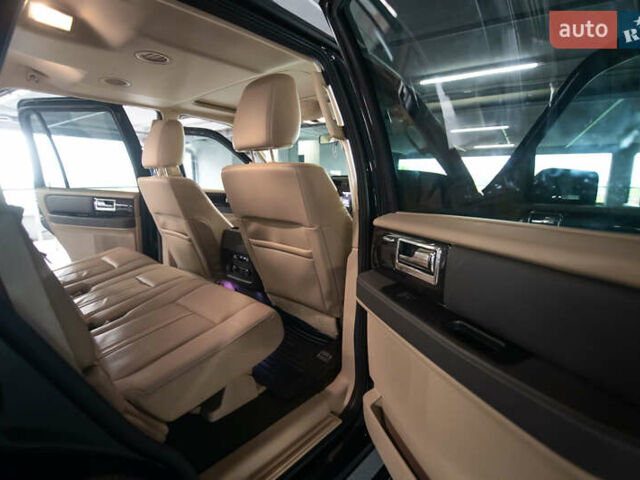 Черный Линкольн Навигатор, объемом двигателя 3.5 л и пробегом 153 тыс. км за 25600 $, фото 17 на Automoto.ua