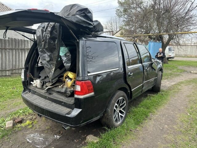 Черный Линкольн Навигатор, объемом двигателя 0 л и пробегом 120 тыс. км за 7000 $, фото 2 на Automoto.ua