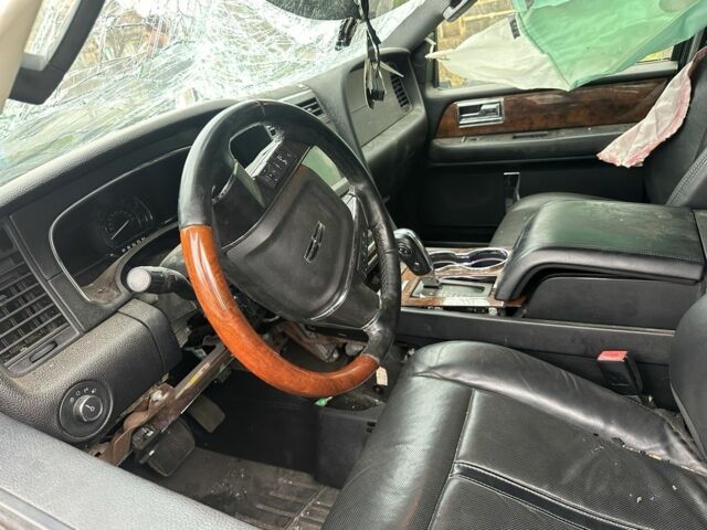 Черный Линкольн Навигатор, объемом двигателя 0 л и пробегом 120 тыс. км за 7000 $, фото 7 на Automoto.ua