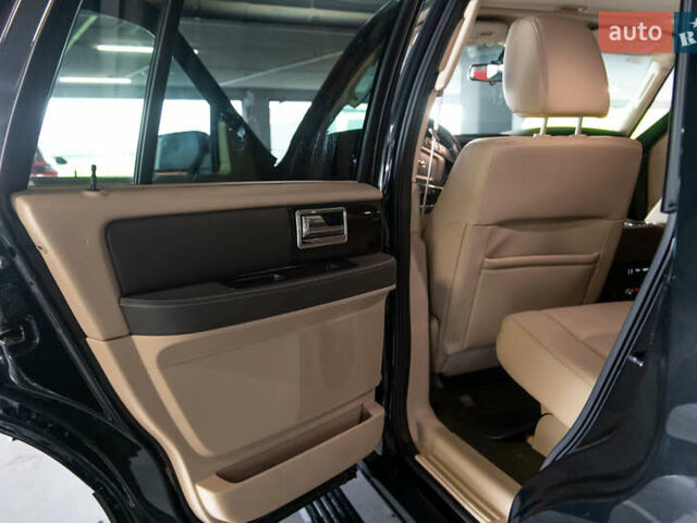 Черный Линкольн Навигатор, объемом двигателя 3.5 л и пробегом 153 тыс. км за 25600 $, фото 19 на Automoto.ua