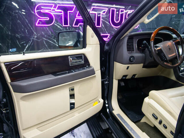 Черный Линкольн Навигатор, объемом двигателя 3.5 л и пробегом 153 тыс. км за 25600 $, фото 86 на Automoto.ua