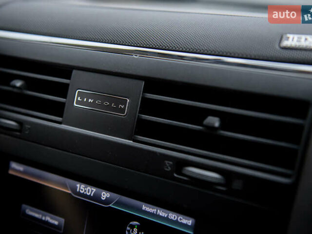 Черный Линкольн Навигатор, объемом двигателя 3.5 л и пробегом 153 тыс. км за 25600 $, фото 10 на Automoto.ua