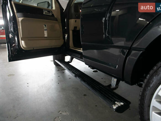 Черный Линкольн Навигатор, объемом двигателя 3.5 л и пробегом 153 тыс. км за 25600 $, фото 79 на Automoto.ua