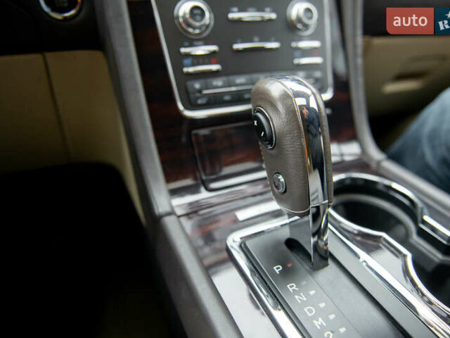 Черный Линкольн Навигатор, объемом двигателя 3.5 л и пробегом 153 тыс. км за 25600 $, фото 52 на Automoto.ua