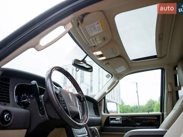 Черный Линкольн Навигатор, объемом двигателя 3.5 л и пробегом 153 тыс. км за 25600 $, фото 59 на Automoto.ua