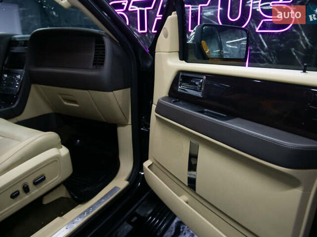 Черный Линкольн Навигатор, объемом двигателя 3.5 л и пробегом 153 тыс. км за 25600 $, фото 82 на Automoto.ua