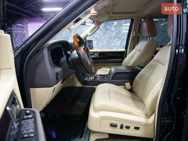 Черный Линкольн Навигатор, объемом двигателя 3.5 л и пробегом 153 тыс. км за 25600 $, фото 84 на Automoto.ua