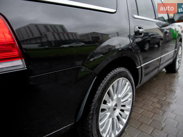 Черный Линкольн Навигатор, объемом двигателя 3.5 л и пробегом 153 тыс. км за 25600 $, фото 3 на Automoto.ua