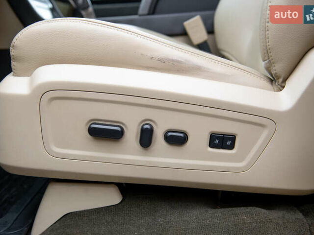 Черный Линкольн Навигатор, объемом двигателя 3.5 л и пробегом 153 тыс. км за 25600 $, фото 42 на Automoto.ua