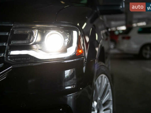 Черный Линкольн Навигатор, объемом двигателя 3.5 л и пробегом 153 тыс. км за 25600 $, фото 68 на Automoto.ua