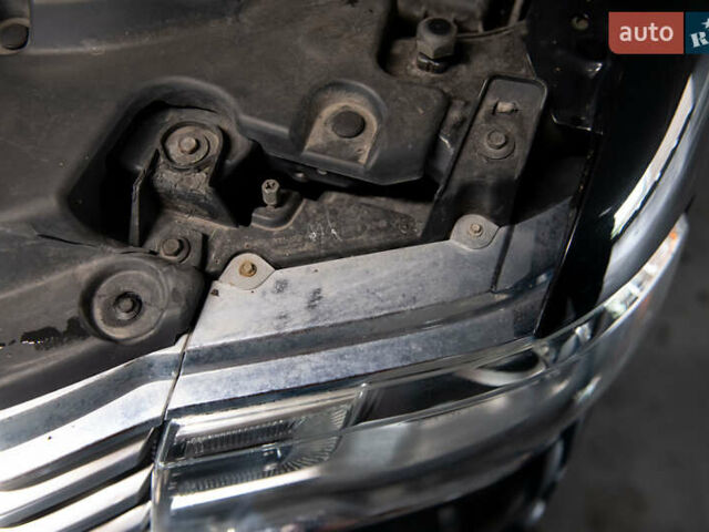 Черный Линкольн Навигатор, объемом двигателя 3.5 л и пробегом 153 тыс. км за 25600 $, фото 29 на Automoto.ua