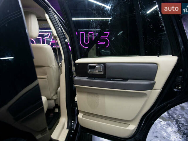 Черный Линкольн Навигатор, объемом двигателя 3.5 л и пробегом 153 тыс. км за 25600 $, фото 80 на Automoto.ua