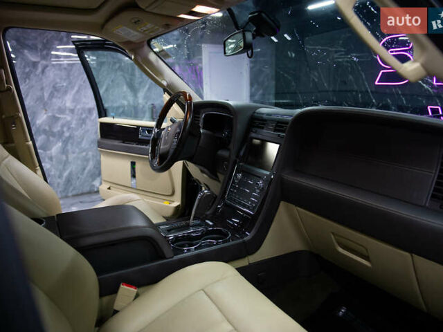 Черный Линкольн Навигатор, объемом двигателя 3.5 л и пробегом 153 тыс. км за 25600 $, фото 81 на Automoto.ua