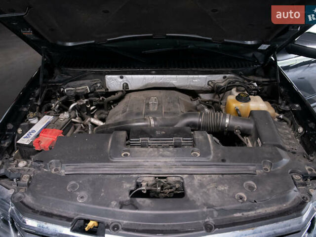 Черный Линкольн Навигатор, объемом двигателя 3.5 л и пробегом 153 тыс. км за 25600 $, фото 23 на Automoto.ua