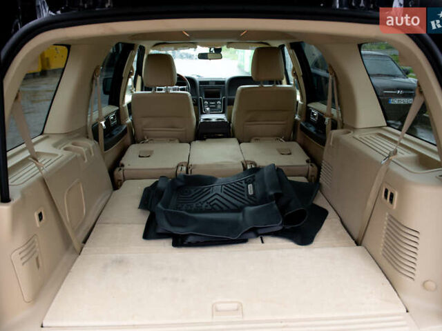 Черный Линкольн Навигатор, объемом двигателя 3.5 л и пробегом 153 тыс. км за 25600 $, фото 32 на Automoto.ua