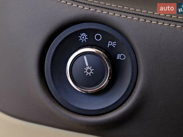 Черный Линкольн Навигатор, объемом двигателя 0 л и пробегом 38 тыс. км за 22900 $, фото 40 на Automoto.ua