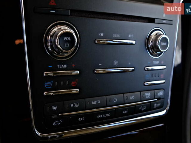 Черный Линкольн Навигатор, объемом двигателя 0 л и пробегом 38 тыс. км за 22900 $, фото 42 на Automoto.ua