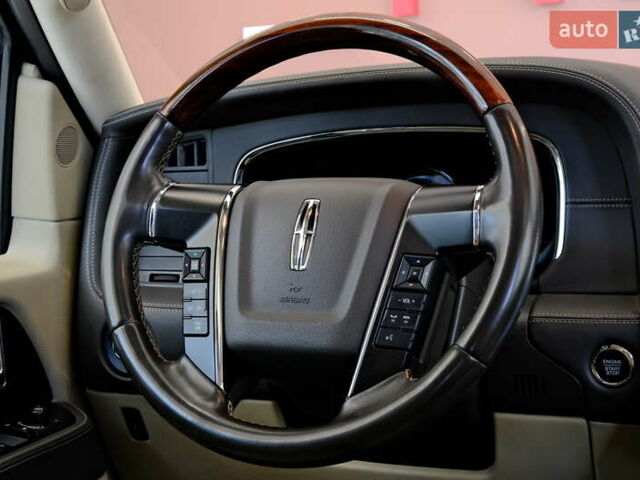 Черный Линкольн Навигатор, объемом двигателя 0 л и пробегом 38 тыс. км за 22900 $, фото 34 на Automoto.ua