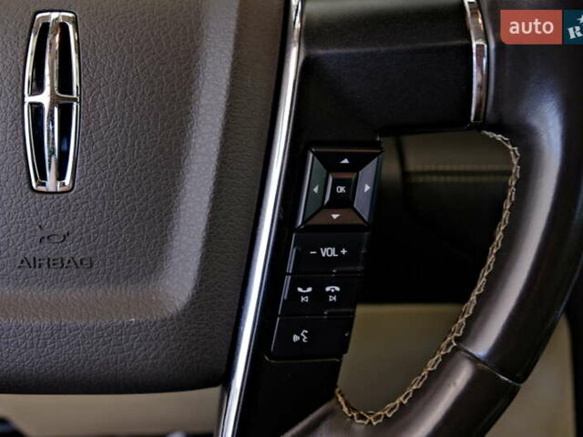 Черный Линкольн Навигатор, объемом двигателя 0 л и пробегом 38 тыс. км за 22900 $, фото 43 на Automoto.ua