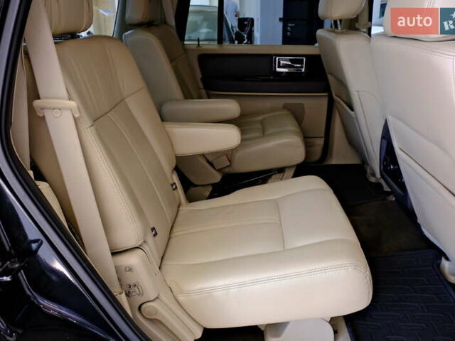 Черный Линкольн Навигатор, объемом двигателя 0 л и пробегом 38 тыс. км за 22900 $, фото 26 на Automoto.ua