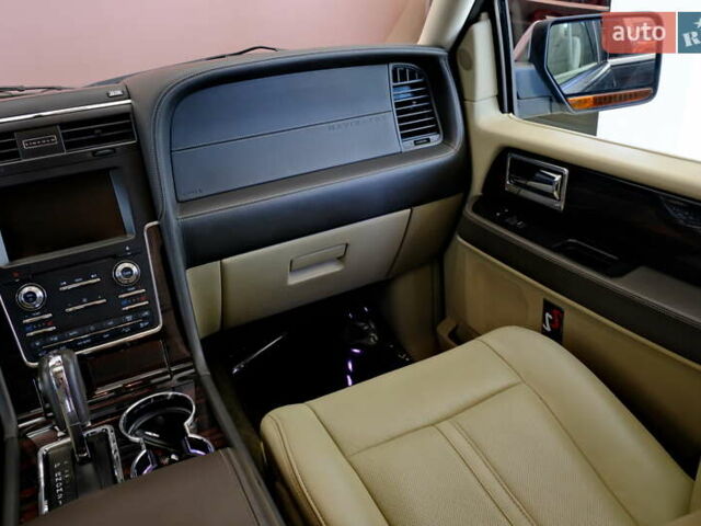 Черный Линкольн Навигатор, объемом двигателя 0 л и пробегом 38 тыс. км за 22900 $, фото 35 на Automoto.ua