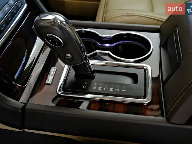 Черный Линкольн Навигатор, объемом двигателя 0 л и пробегом 38 тыс. км за 22900 $, фото 38 на Automoto.ua