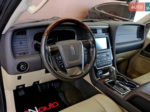 Черный Линкольн Навигатор, объемом двигателя 0 л и пробегом 38 тыс. км за 22900 $, фото 25 на Automoto.ua