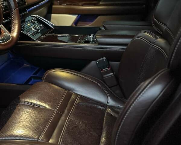 Черный Линкольн Навигатор, объемом двигателя 3.5 л и пробегом 121 тыс. км за 58000 $, фото 33 на Automoto.ua