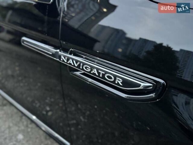 Черный Линкольн Навигатор, объемом двигателя 3.5 л и пробегом 121 тыс. км за 58000 $, фото 27 на Automoto.ua